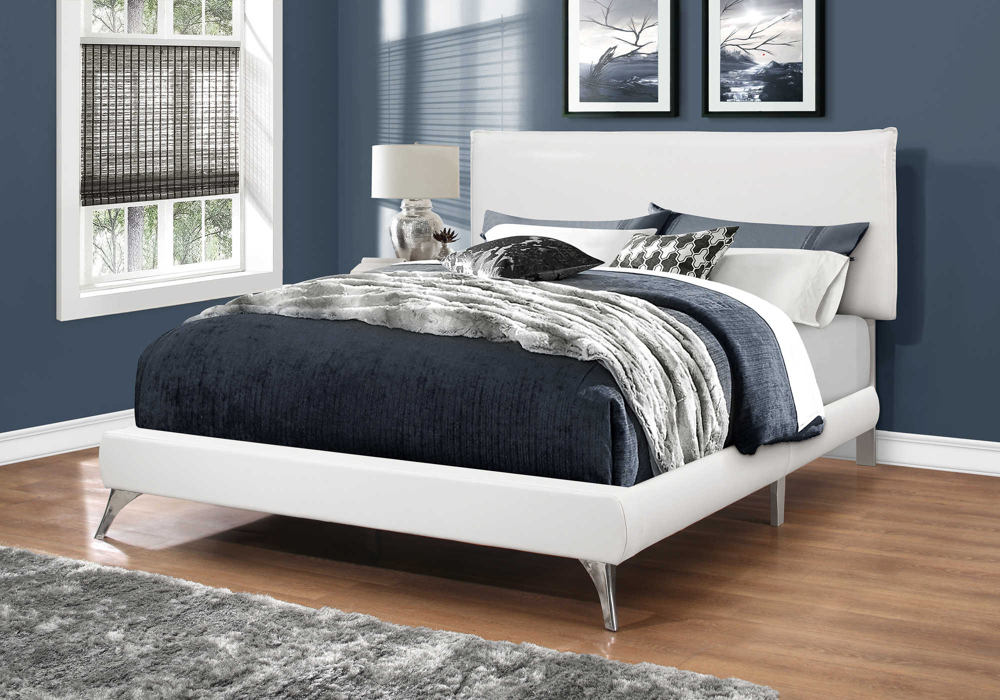 BED - QUEEN SIZE / WHITE LEATHER-LOOK WITH CHROME LEGS