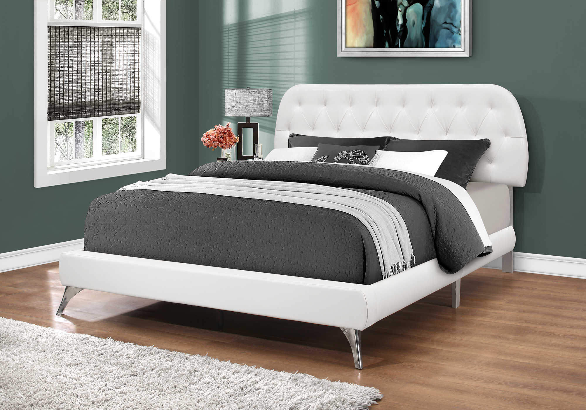 BED - QUEEN SIZE / WHITE LEATHER-LOOK WITH CHROME LEGS