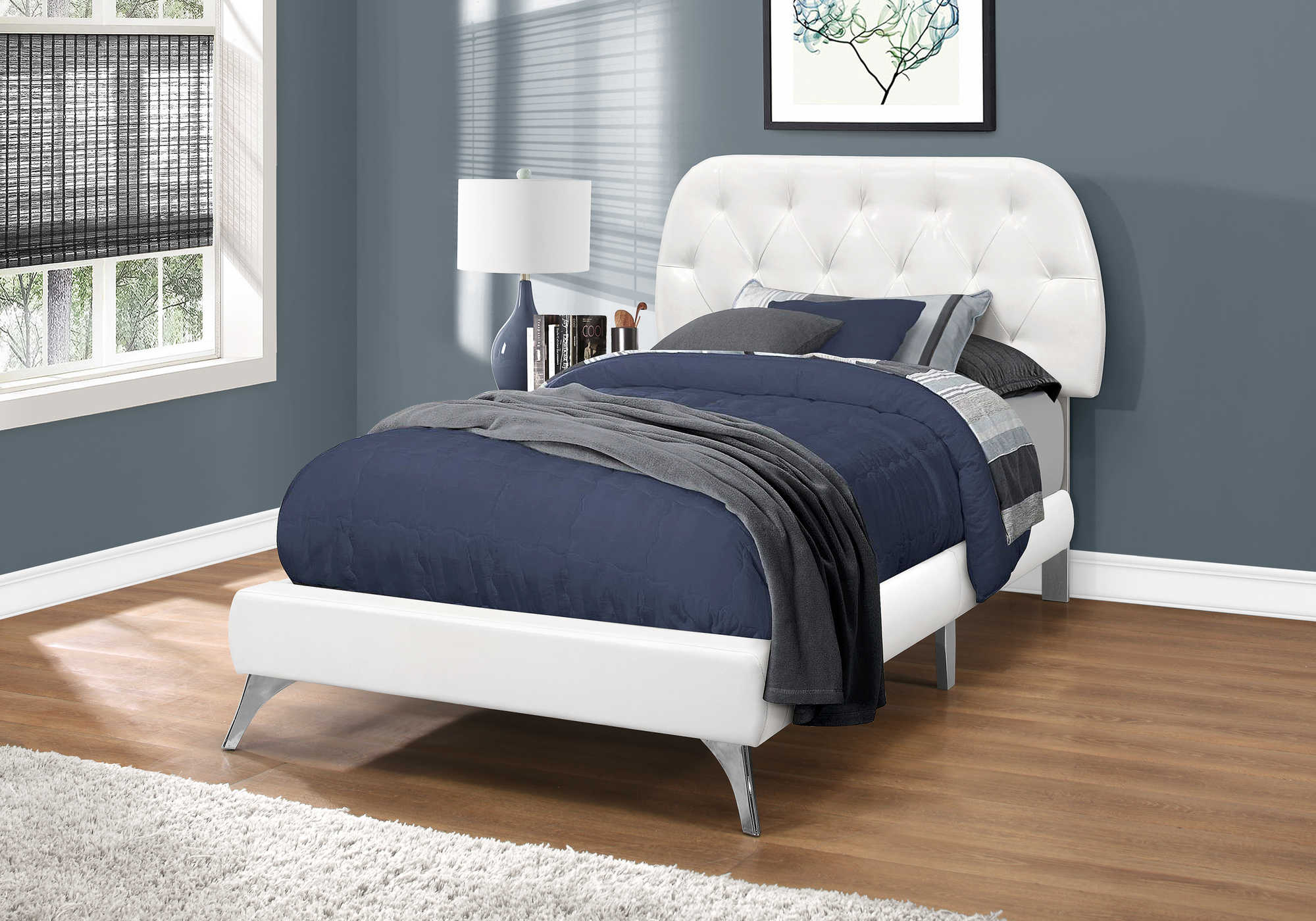 BED - TWIN SIZE / WHITE LEATHER-LOOK WITH CHROME LEGS