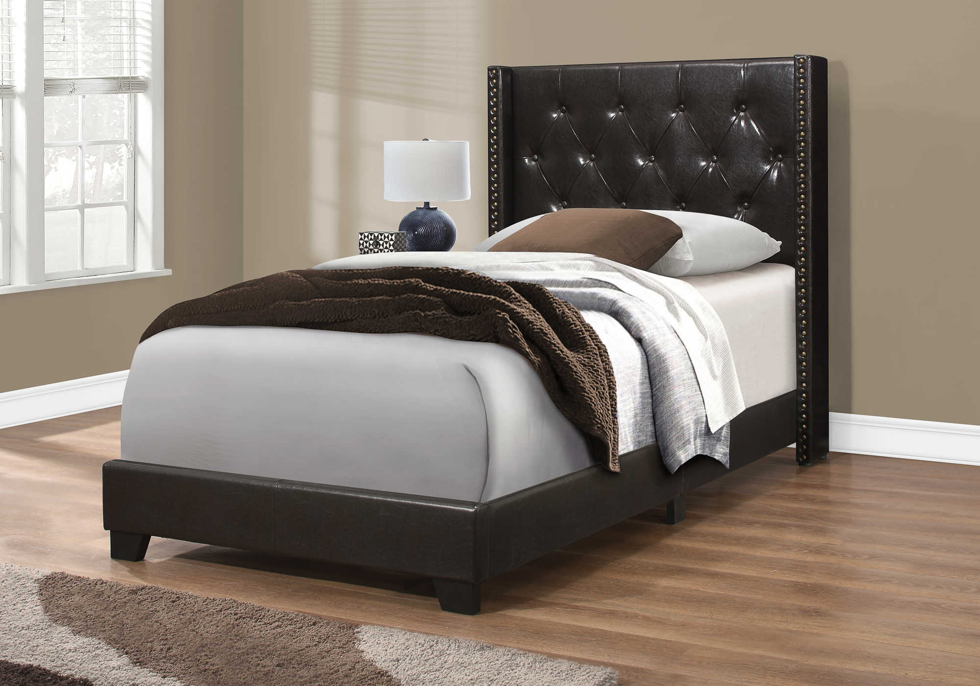 BED - TWIN SIZE / BROWN LEATHER-LOOK WITH BRASS TRIM