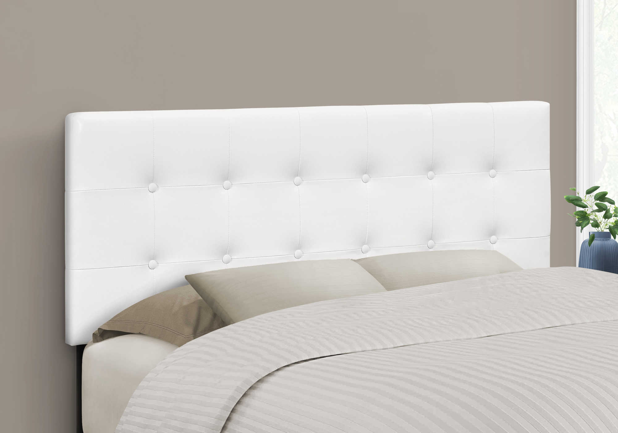 BED - FULL SIZE / WHITE LEATHER-LOOK HEADBOARD ONLY